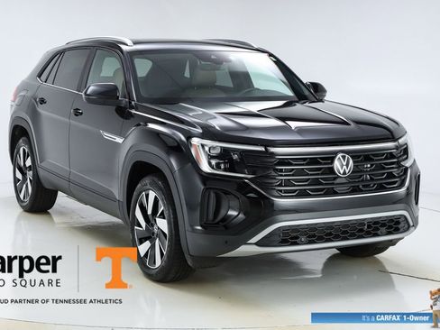 Used 2025 Volkswagen Atlas Cross Sport SE w/ Panoramic Sunroof Package image 15