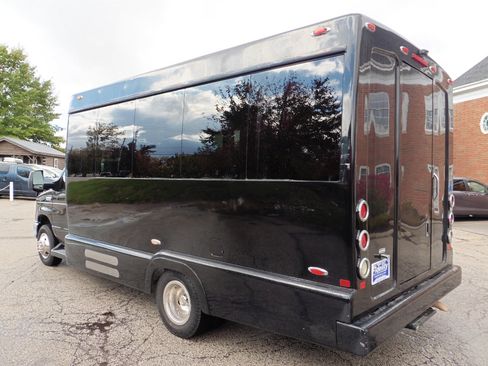 Used 2011 Ford E-450 and Econoline 450 Super Duty w/ Shuttle Bus Prep Pkg image 2