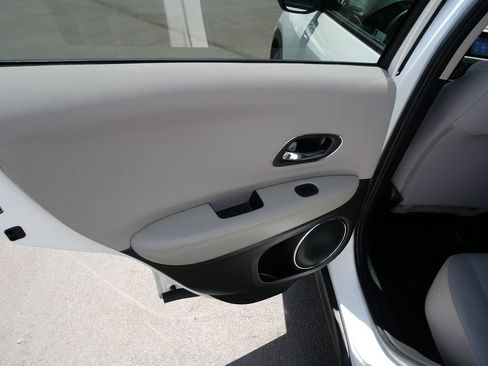 Used 2018 Honda HR-V EX image 17