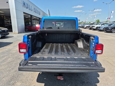 Used 2022 Jeep Gladiator Rubicon w/ Cold Weather Group image 8