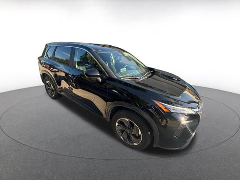Used 2025 Nissan Rogue SV AWD/4WD image 3