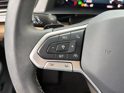 Used 2024 Volkswagen Atlas Cross Sport SE FWD image 21
