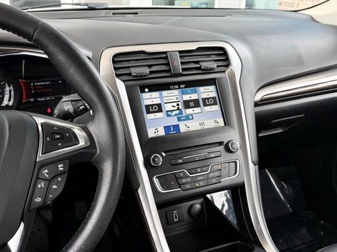 Used 2018 Ford Fusion SE w/ Equipment Group 602A FWD image 31