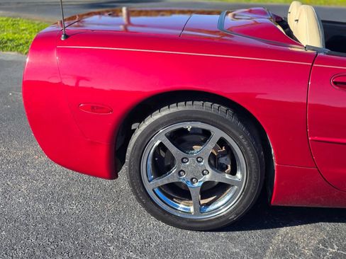 Used 2004 Chevrolet Corvette Convertible w/ Preferred Equipment Group image 12