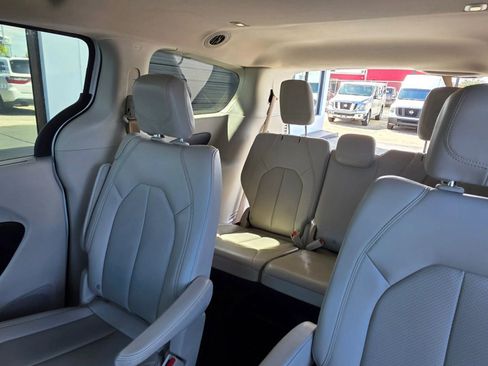 Used 2021 Chrysler Voyager Lxi FWD image 14