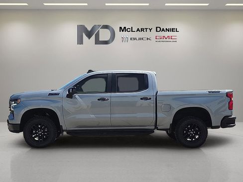 Used 2024 Chevrolet Silverado 1500 LT Trail Boss w/ LT Trail Boss Premium Package AWD/4WD image 3