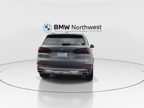 Used 2024 BMW X5 xDrive40i w/ Parking Assistance Package AWD/4WD image 2