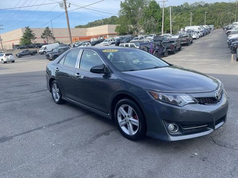 Used 2012 Toyota Camry SE FWD image 6