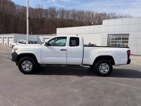 Used 2019 Toyota Tacoma SR image 8