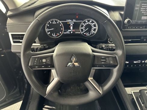 Used 2023 Mitsubishi Outlander ES image 18