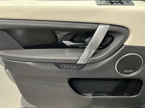 Used 2023 Land Rover Discovery Sport SE image 18