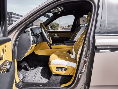 Used 2026 Rolls-Royce Cullinan Black Badge image 35