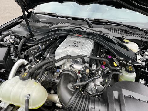 Used 2022 Ford Mustang Shelby GT500 w/ Technology Package RWD image 9