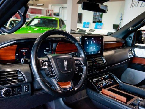 Used 2019 Lincoln Navigator L Reserve w/ Cargo Package AWD/4WD image 14