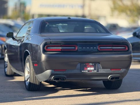 Used 2015 Dodge Challenger SXT image 6