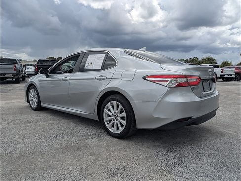 Used 2020 Toyota Camry LE FWD image 4