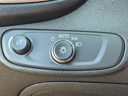 Used 2019 Chevrolet Trax LT w/ LT Convenience Package AWD/4WD image 16