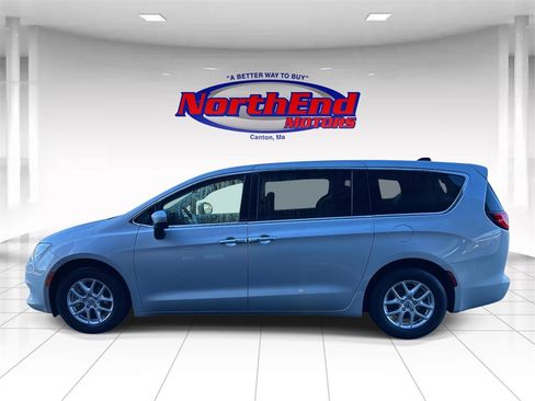Used 2023 Chrysler Voyager LX image 6