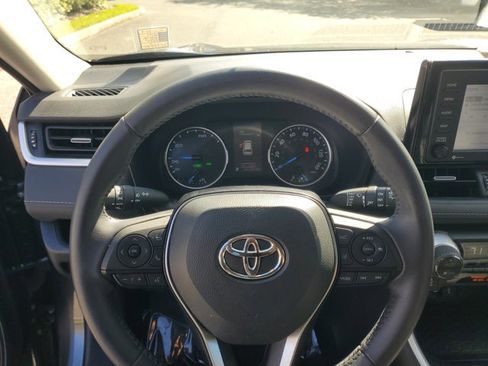 Used 2021 Toyota RAV4 XLE Premium image 24