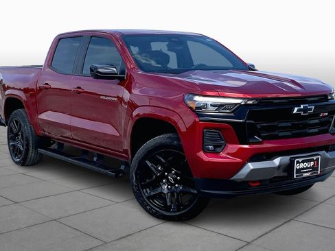 Used 2025 Chevrolet Colorado Z71 w/ Technology Package image 3