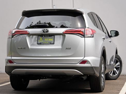 Used 2018 Toyota RAV4 XLE FWD image 4