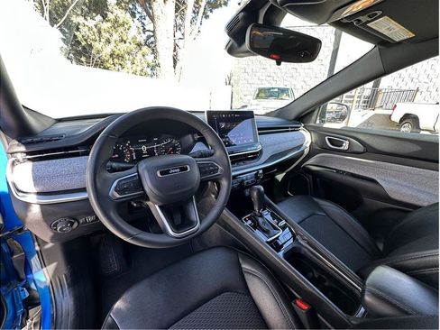 Used 2024 Jeep Compass Latitude image 13