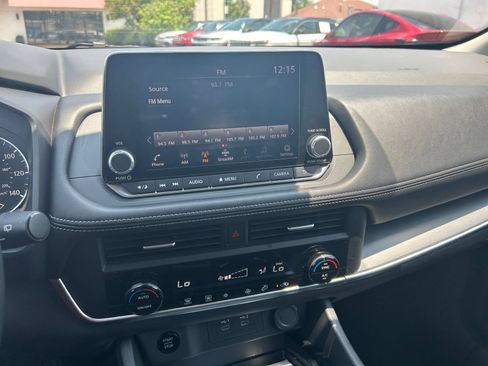 Used 2025 Nissan Rogue SV FWD image 17