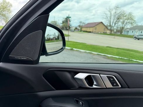 Used 2024 BMW X5 xDrive40i w/ Premium Essential Package image 22