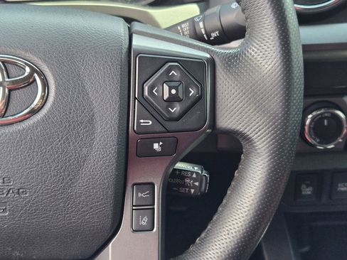 Used 2019 Toyota Tacoma TRD Off-Road w/ Technology Package image 27