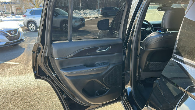 Used 2023 Jeep Grand Cherokee Altitude AWD/4WD image 22