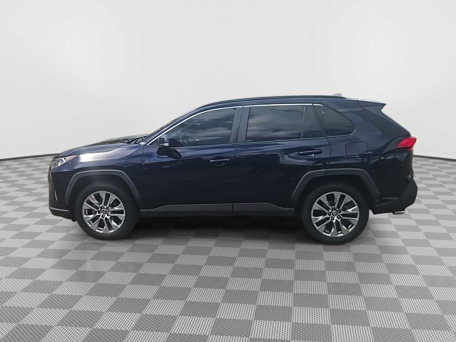 Used 2021 Toyota RAV4 XLE Premium FWD image 6