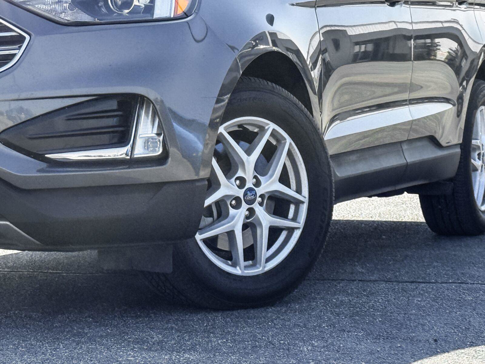 Used 2022 Ford Edge SEL w/ Convenience Package AWD/4WD image 2