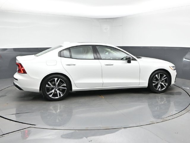 Used 2023 Volvo S60 B5 Core w/ Climate Package FWD image 9