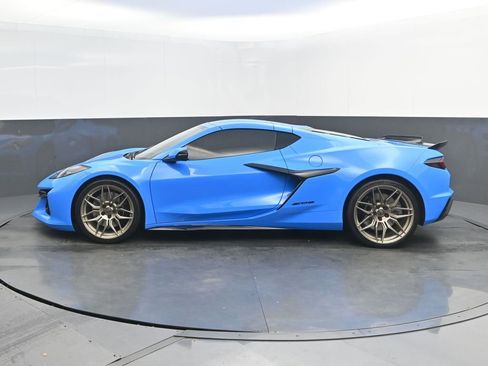 Used 2024 Chevrolet Corvette Z06 RWD image 2