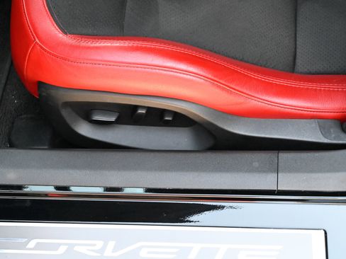 Used 2019 Chevrolet Corvette Z06 RWD image 18