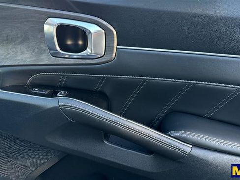 Used 2024 Kia Sorento SX image 21