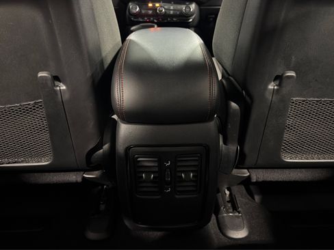 Used 2025 Dodge Durango GT AWD/4WD image 36