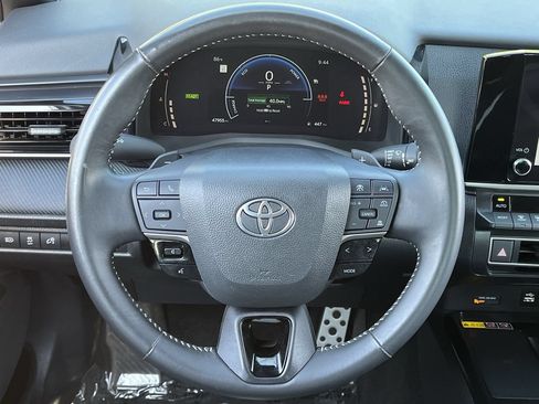 Used 2025 Toyota Camry SE FWD image 11