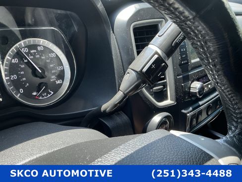 Used 2019 Nissan Titan SV w/ SV Convenience Package AWD/4WD image 23