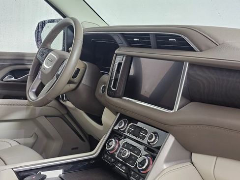 Used 2023 GMC Yukon XL Denali image 10