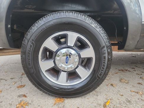 Used 2016 Ford F250 Lariat w/ Lariat Interior Package image 12