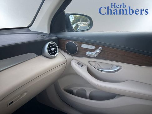 Used 2022 Mercedes-Benz GLC 300 4MATIC image 16
