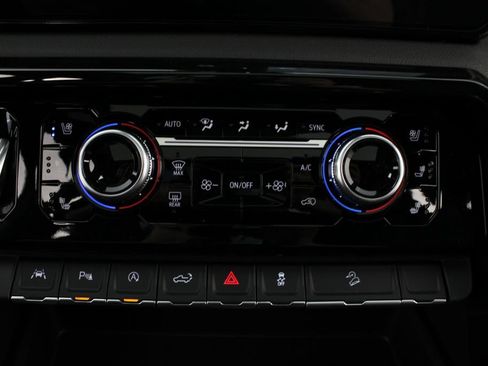 New 2026 GMC Sierra 1500 AT4 w/ AT4 Premium Package AWD/4WD image 8