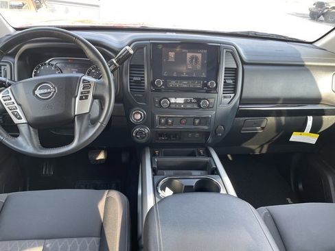 Used 2024 Nissan Titan SV w/ SV Convenience Package image 3