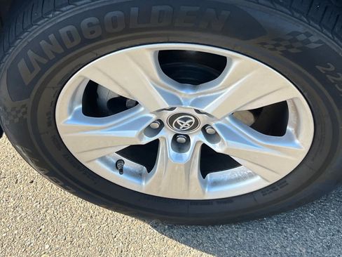 Certified 2019 Toyota RAV4 XLE w/ Carpet Mat Package FWD image 10