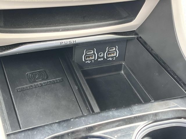 Used 2022 Chrysler Pacifica Limited FWD image 35