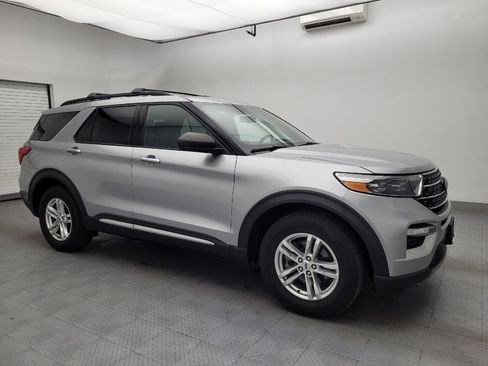 Used 2020 Ford Explorer XLT w/ Equipment Group 202A AWD/4WD image 11