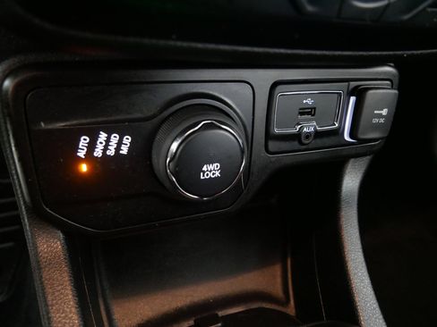 Used 2019 Jeep Renegade Limited image 29