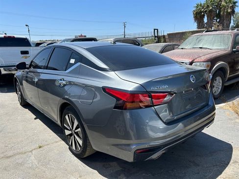 Used 2020 Nissan Altima 2.5 SL FWD image 11