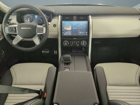 Certified 2025 Land Rover Discovery Dynamic SE image 13